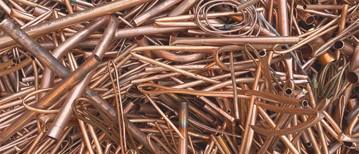 銅パイプスクラップの価格は、完全な銅パイプ状態（溶接部分も取り除く）と並銅・込銅となり、真鍮ナットや付着物がある場合、込銅や下銅となる場合があります。